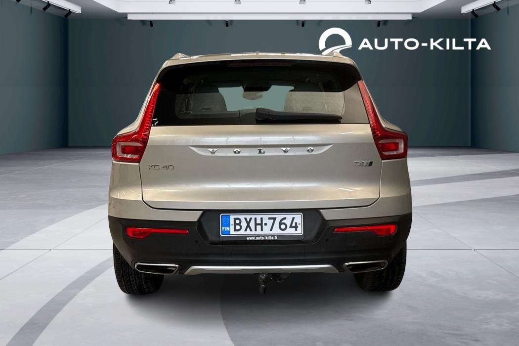 VOLVO XC40 2019