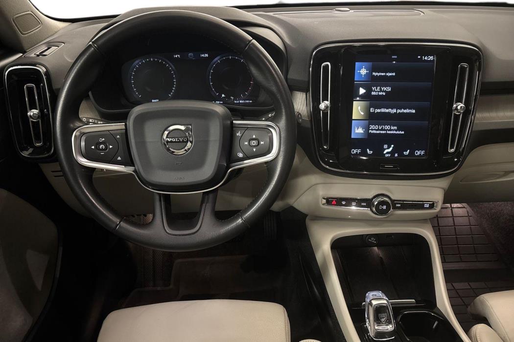 VOLVO XC40 2019