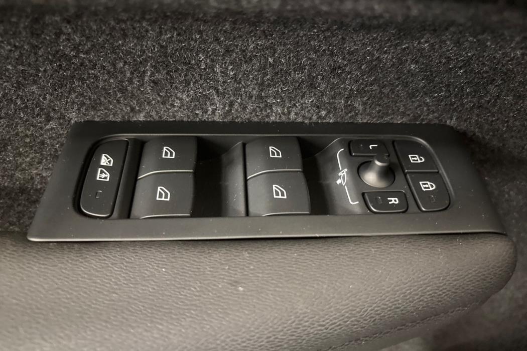 VOLVO XC40 2023