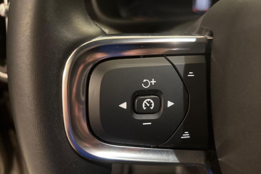 VOLVO XC40 2023