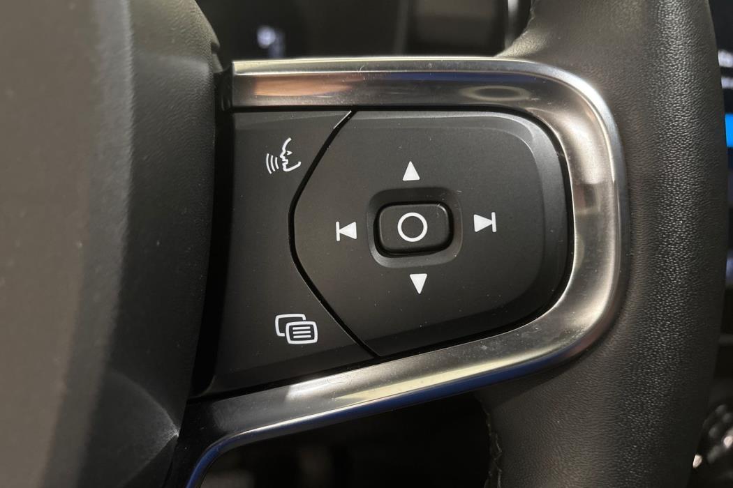 VOLVO XC40 2023