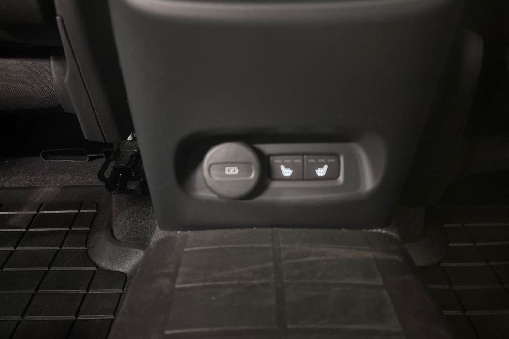 VOLVO XC40 2023