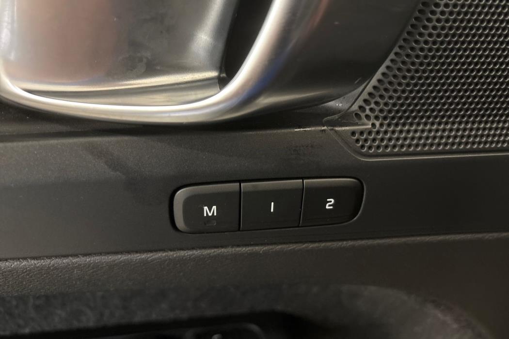 VOLVO XC40 2023