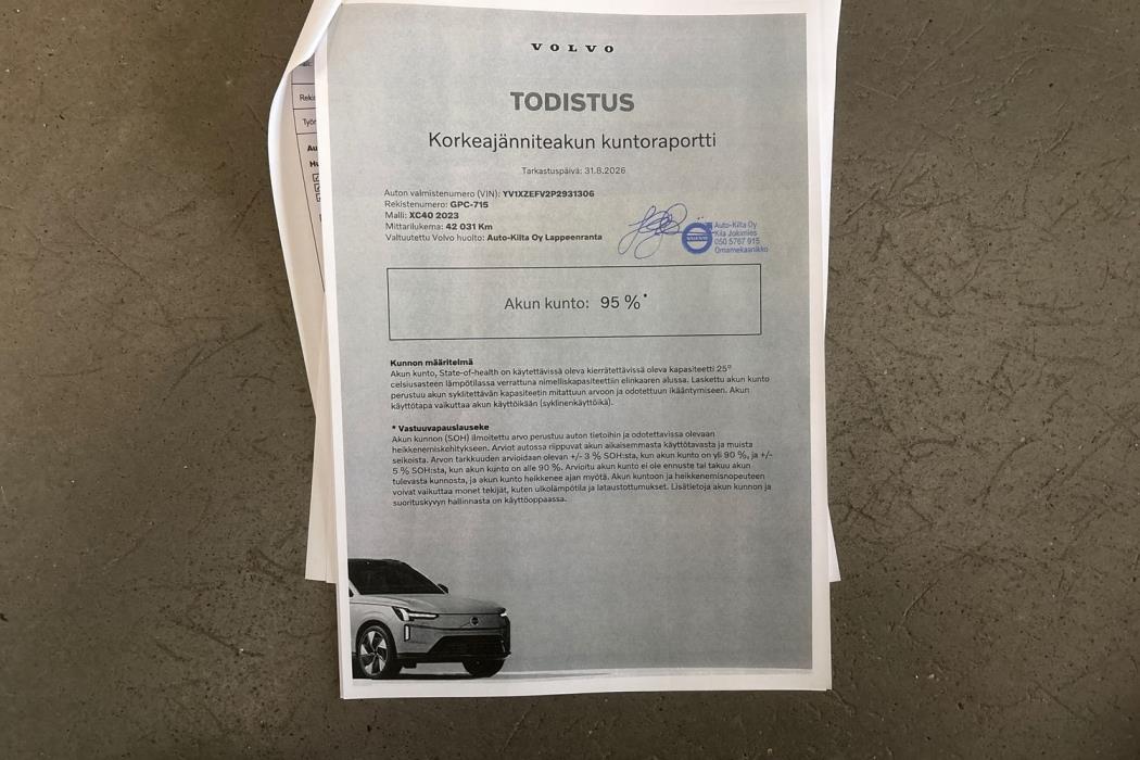 VOLVO XC40 2023