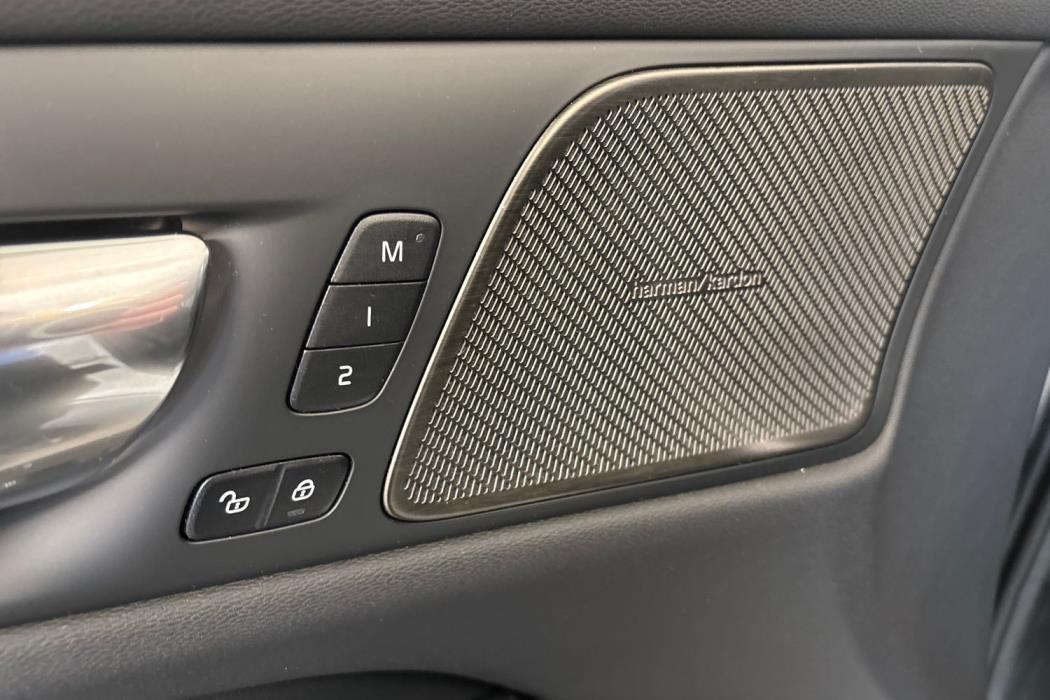 Volvo V60 2024