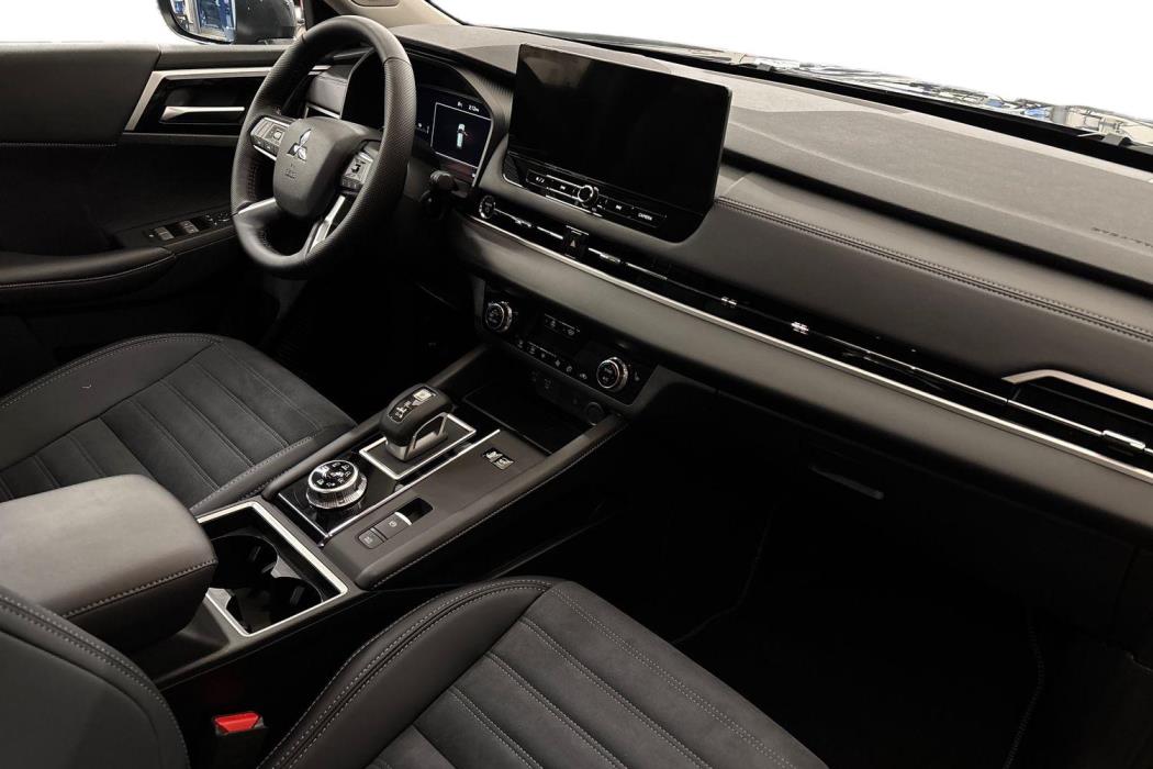 Mitsubishi Outlander 2025