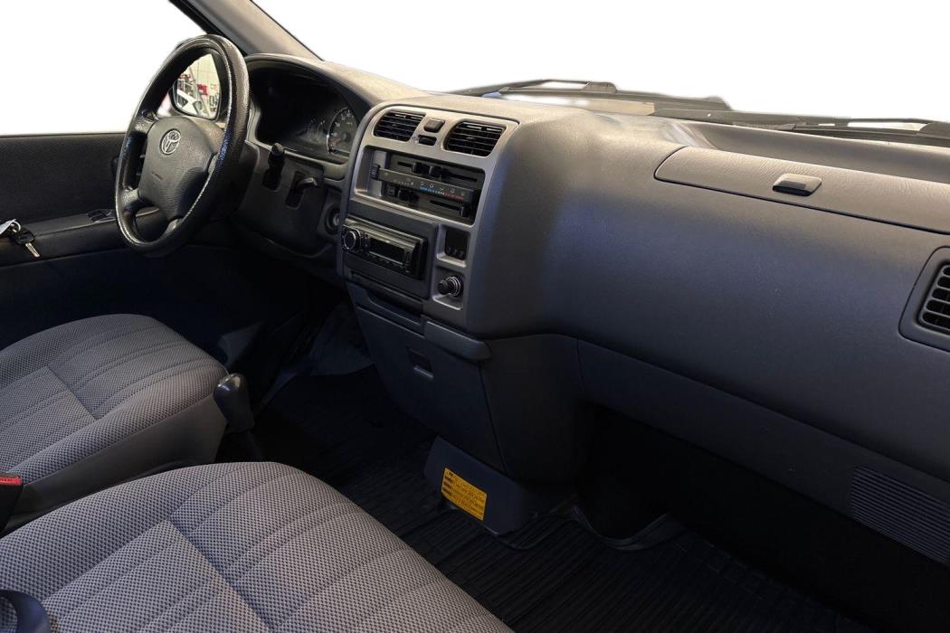 TOYOTA HIACE 2010