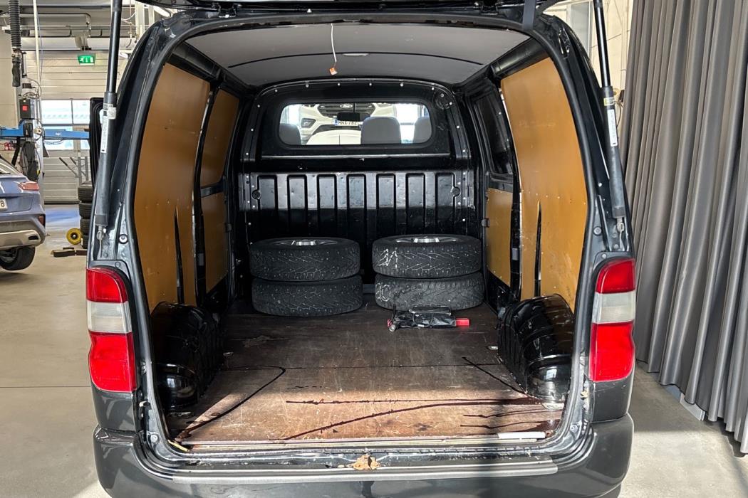 TOYOTA HIACE 2010
