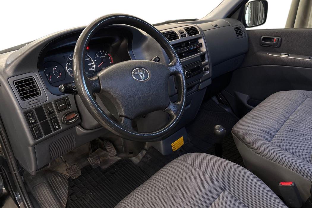 TOYOTA HIACE 2010