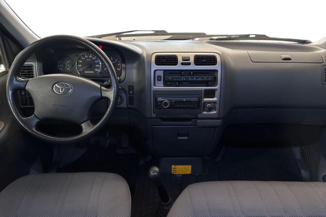 TOYOTA HIACE 2010