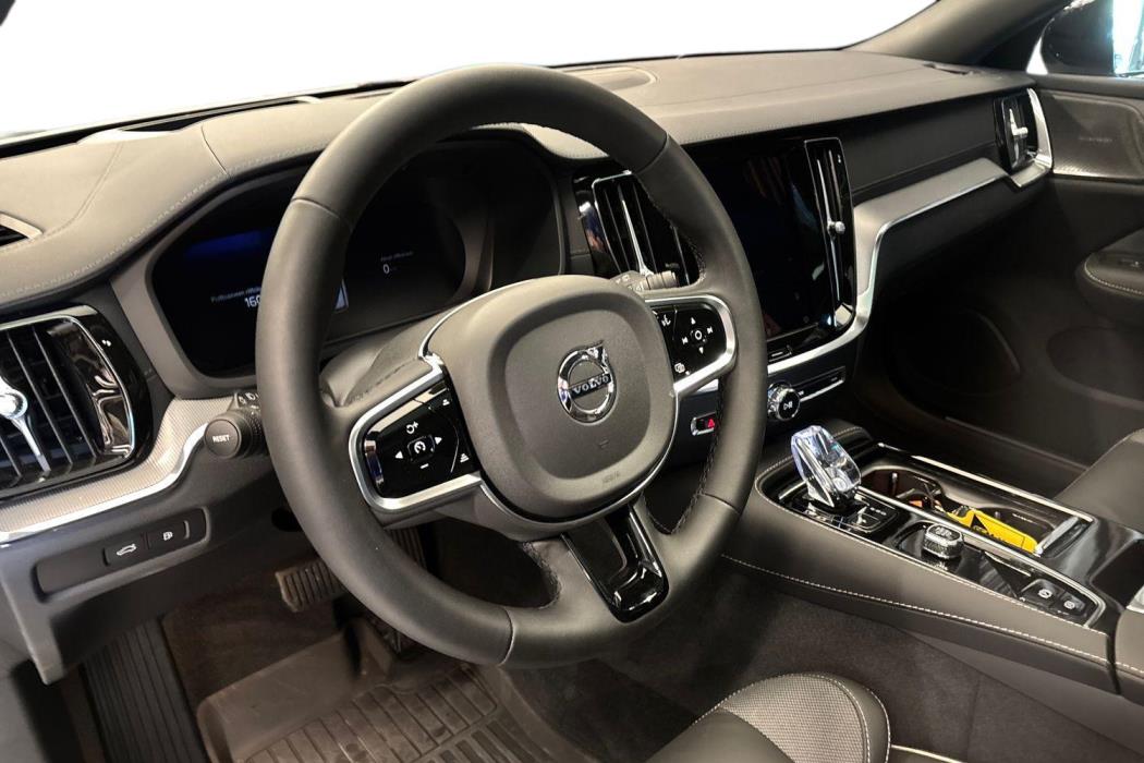 Volvo V60 2025