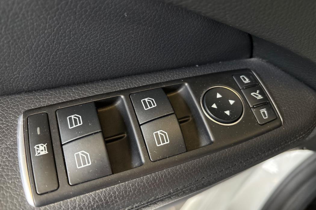 MERCEDES-BENZ E 2015