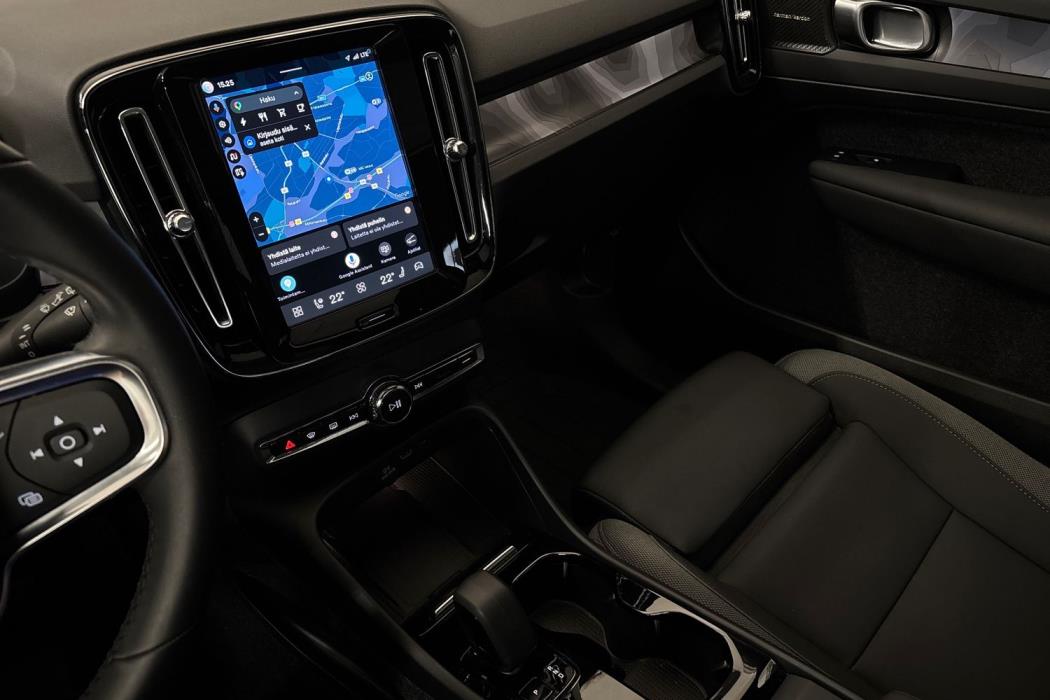 Volvo EX40 2025