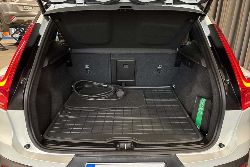 Volvo EX40 2025