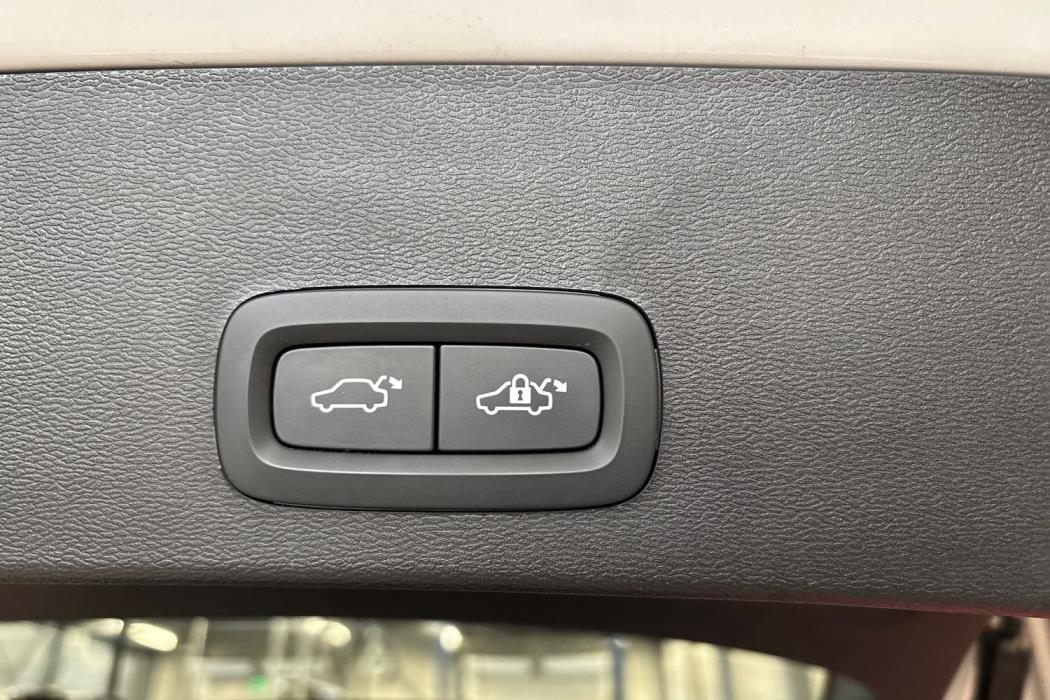 Volvo EX40 2025