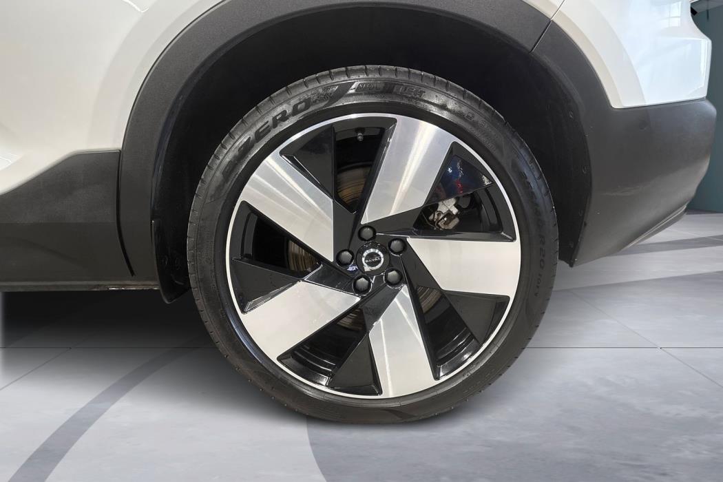 Volvo EX40 2025