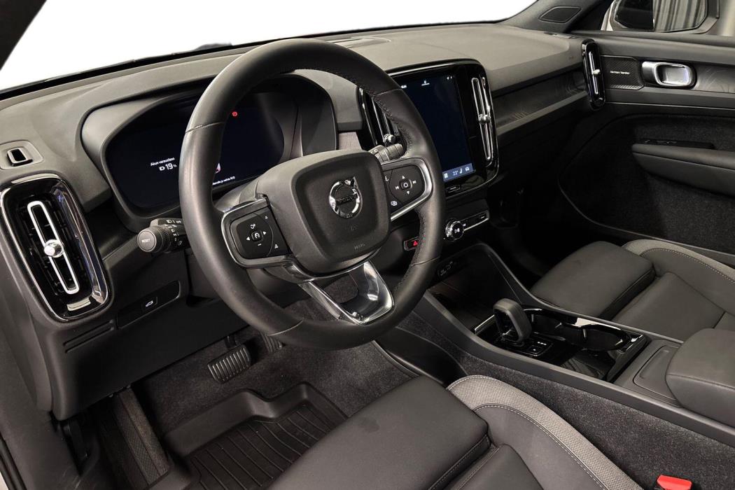 Volvo EX40 2025