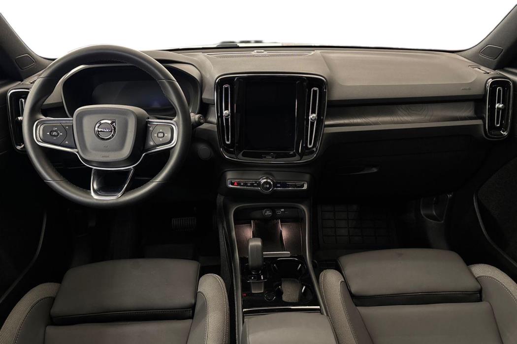 Volvo EX40 2025