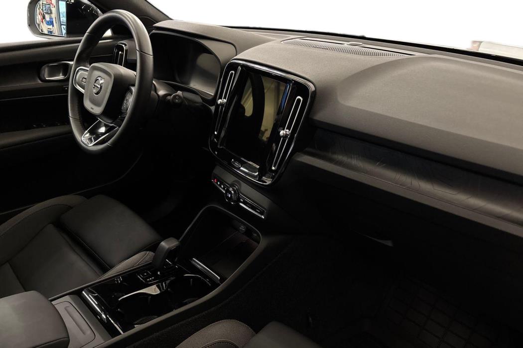 Volvo EX40 2025