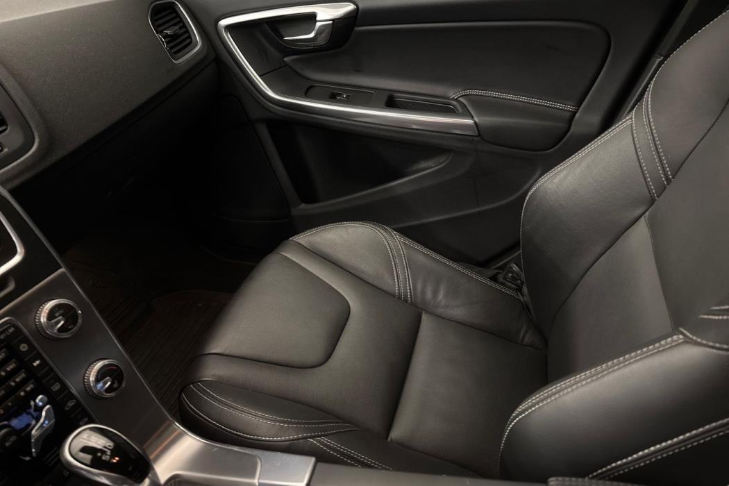VOLVO V60 2016