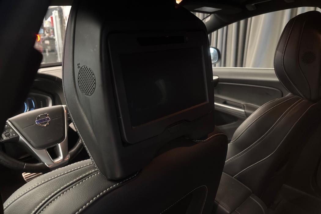 VOLVO V60 2016