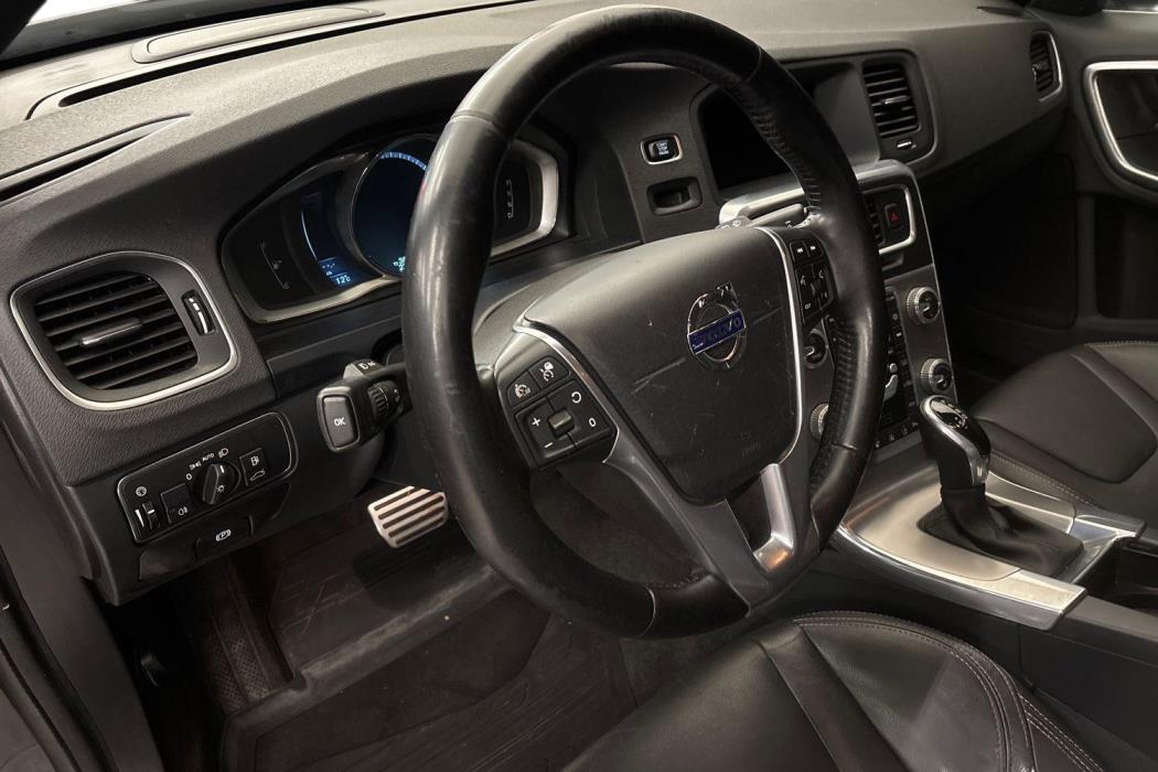 VOLVO V60 2016