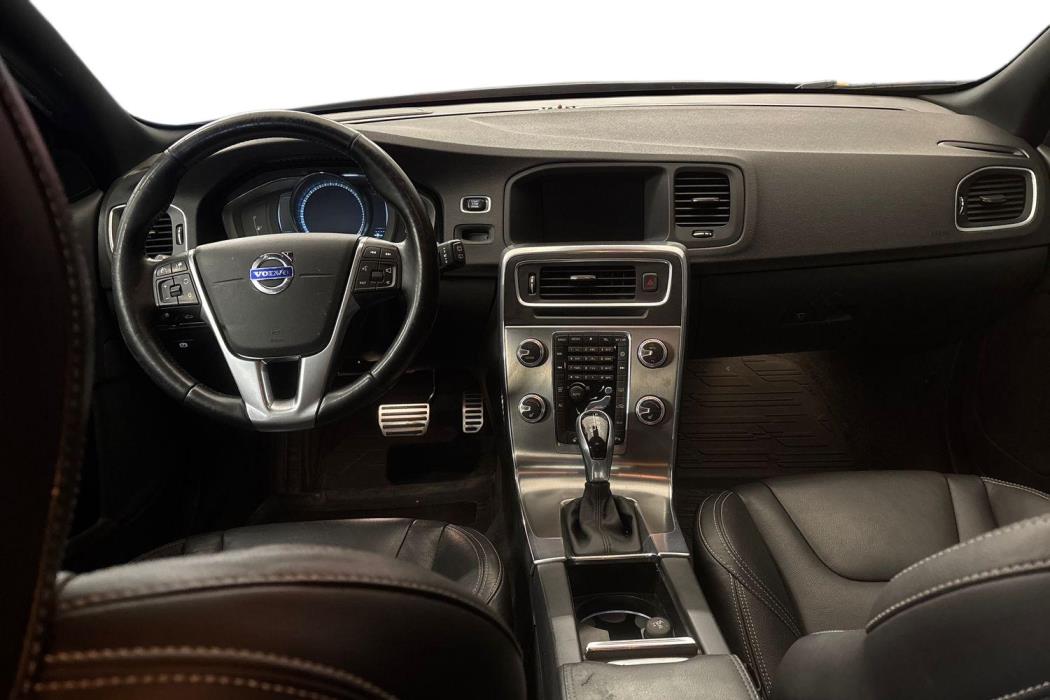 VOLVO V60 2016
