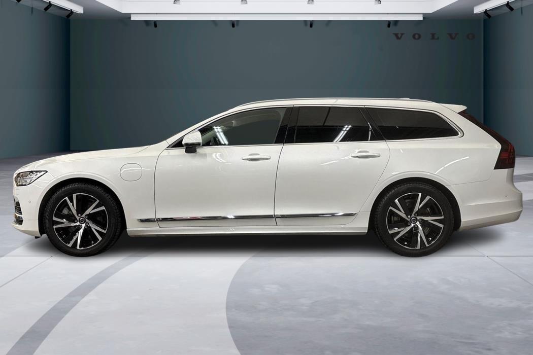 Volvo V90 2025