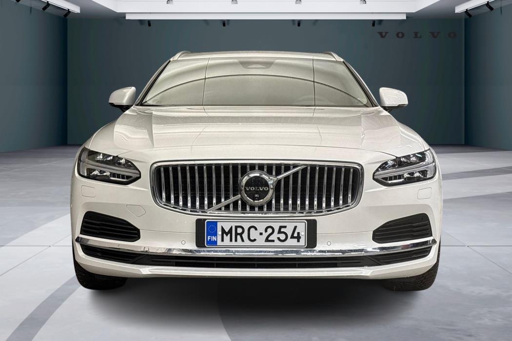 Volvo V90 2025