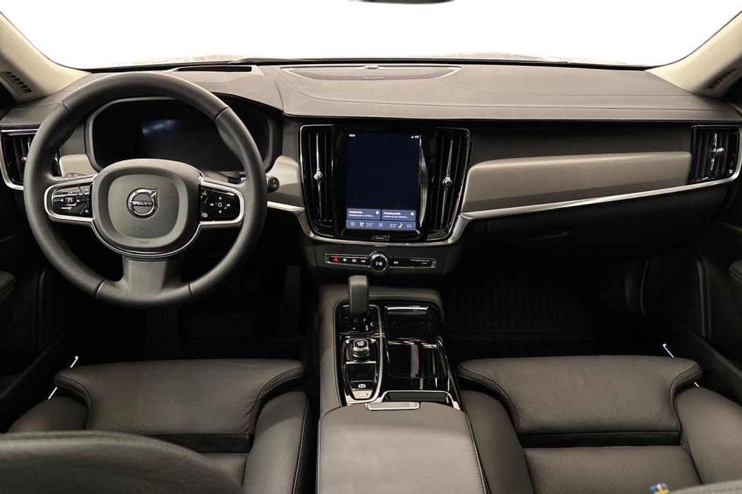 Volvo V90 2025