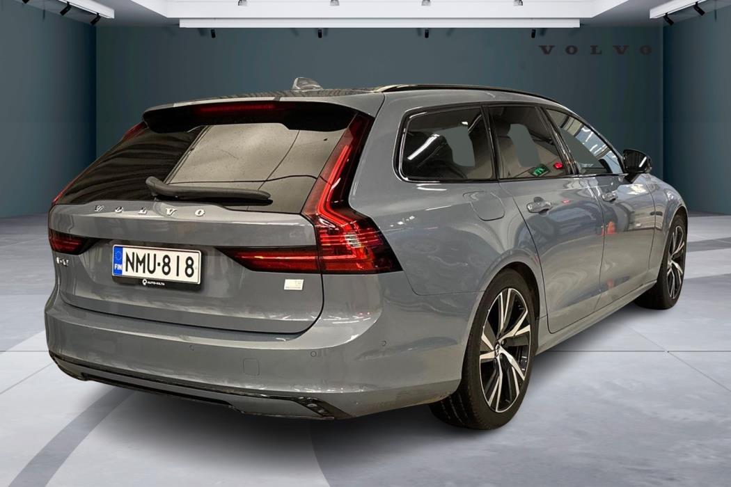Volvo V90 2022