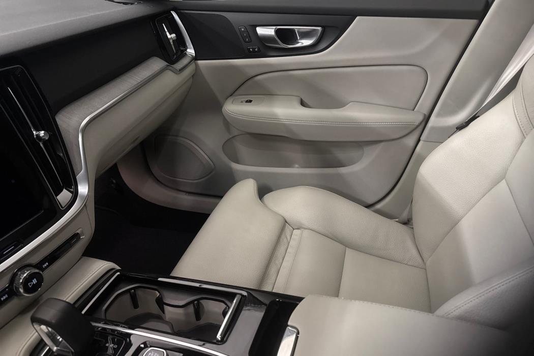 Volvo V60 2024