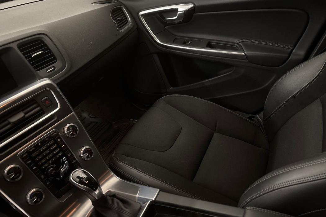 Volvo V60 Cross Country 2015