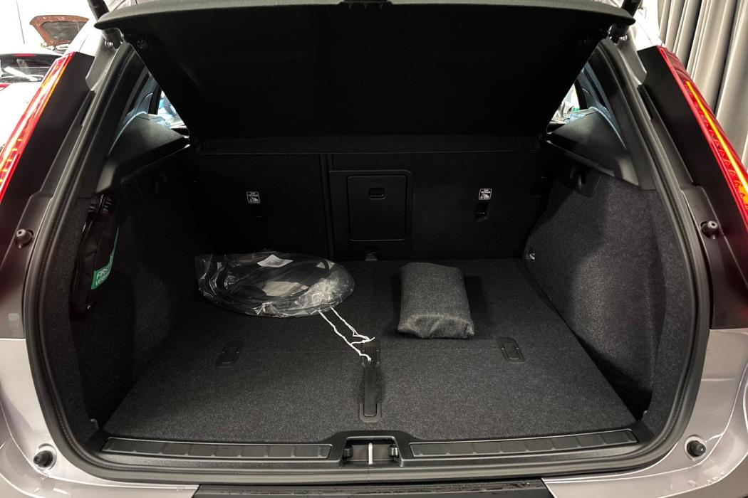 Volvo EX40 2027