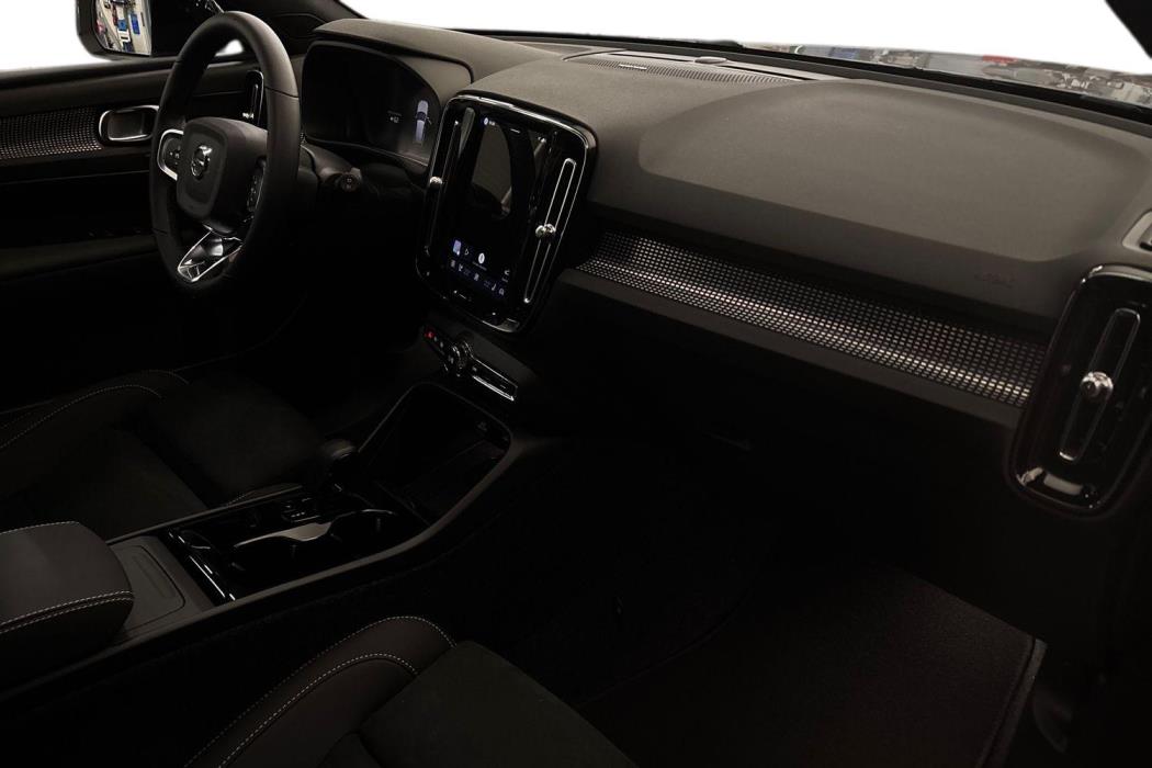 Volvo EX40 2026