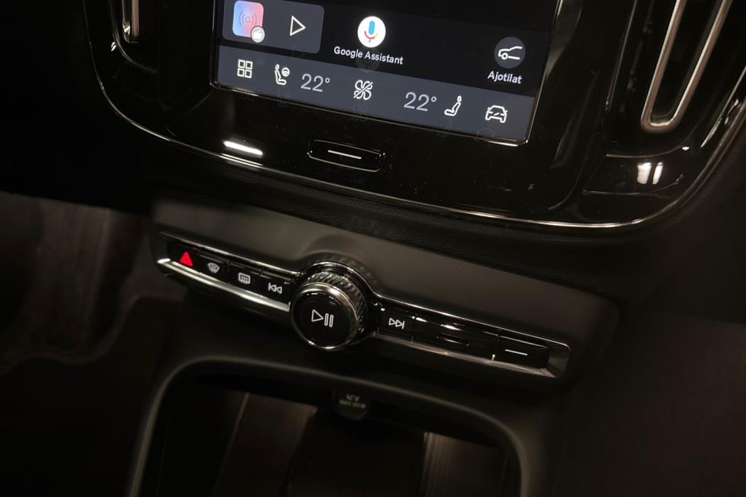 Volvo EX40 2026