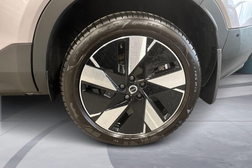Volvo EX40 2026