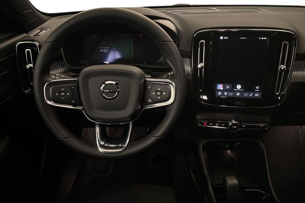 Volvo EX40 2026