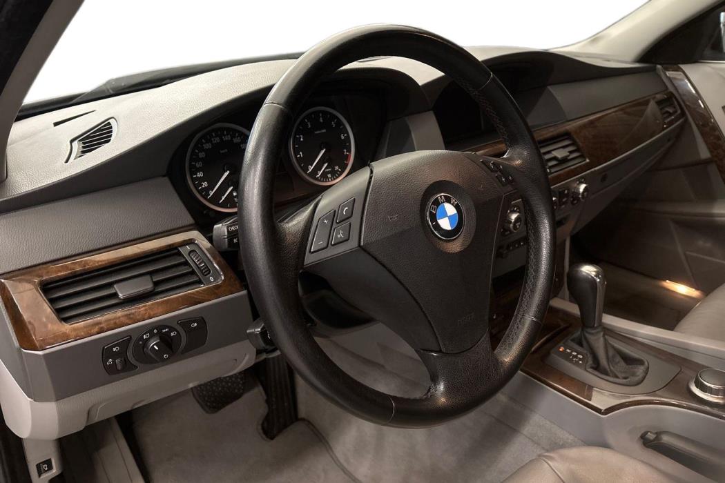 BMW 530 2005