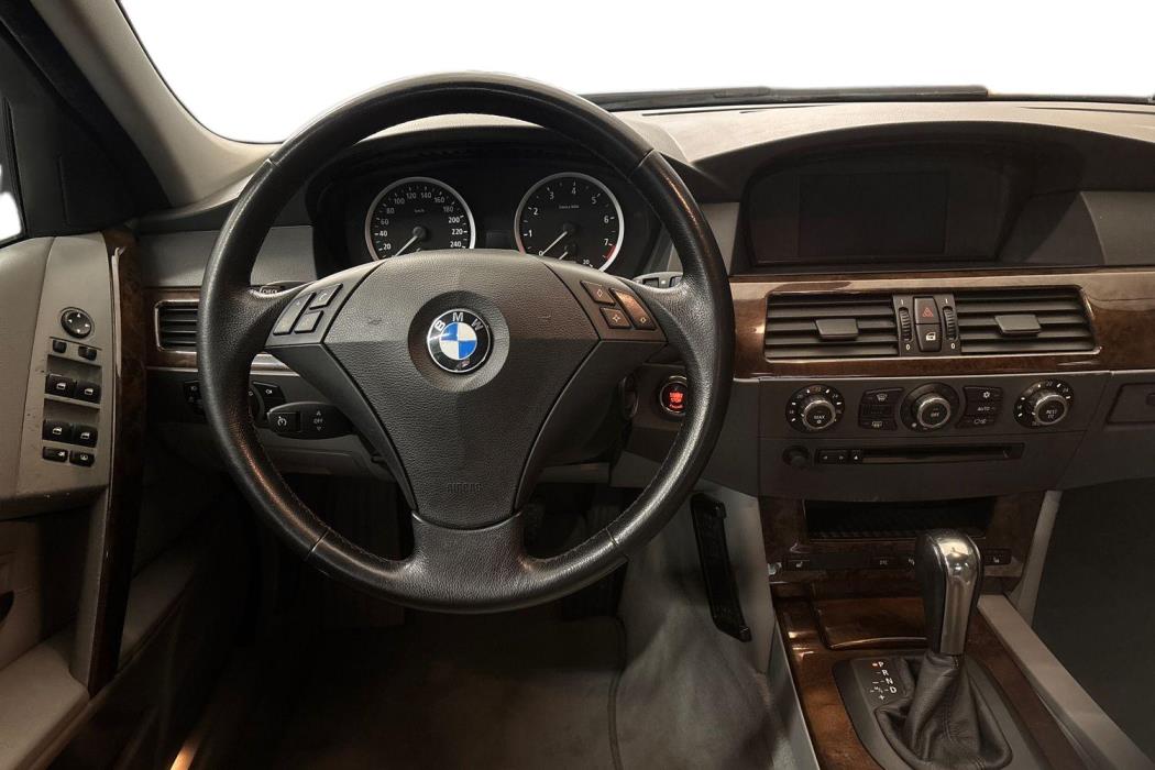 BMW 530 2005