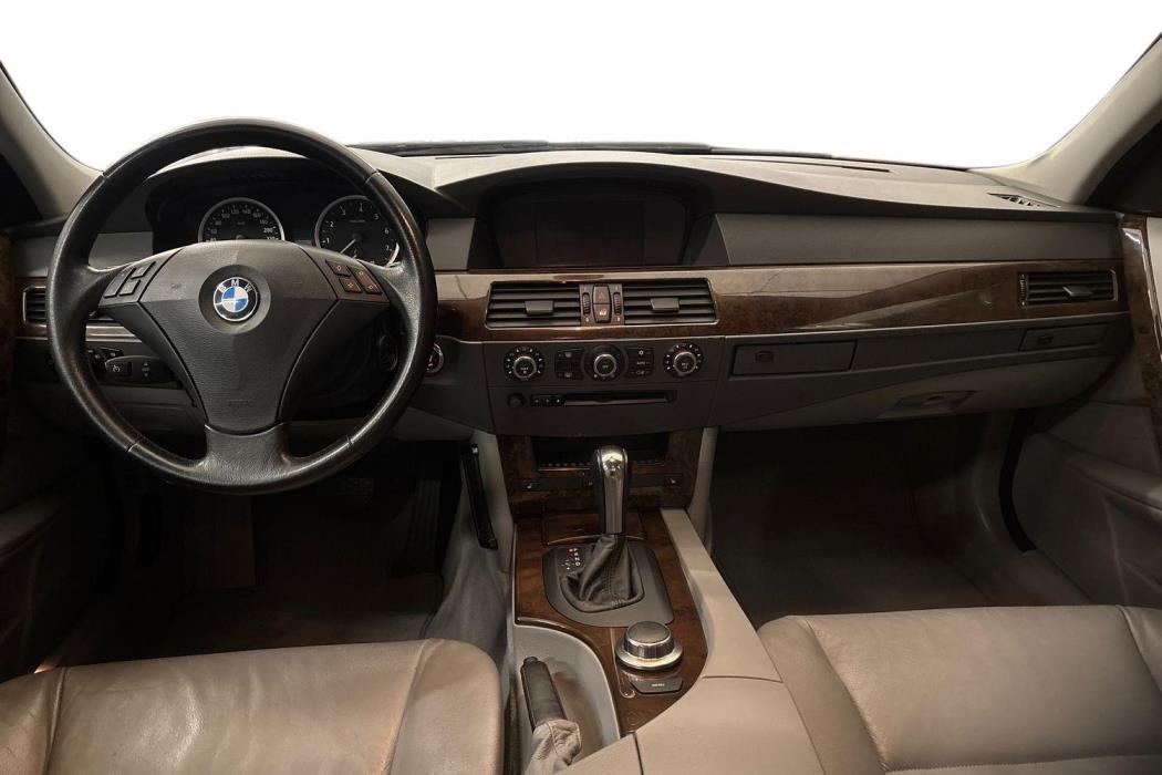 BMW 530 2005