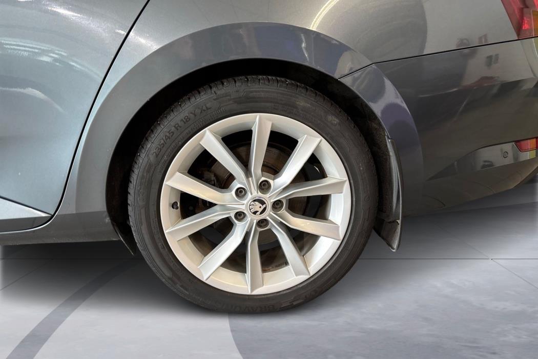 SKODA Superb 2016