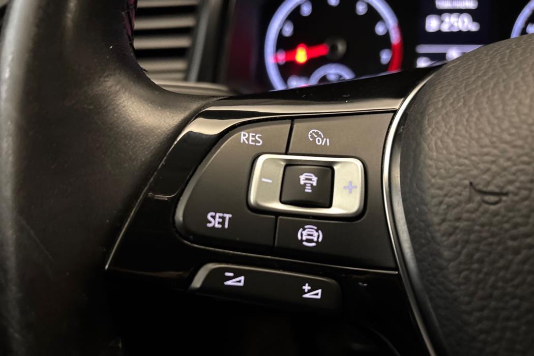 VOLKSWAGEN T-Roc 2019