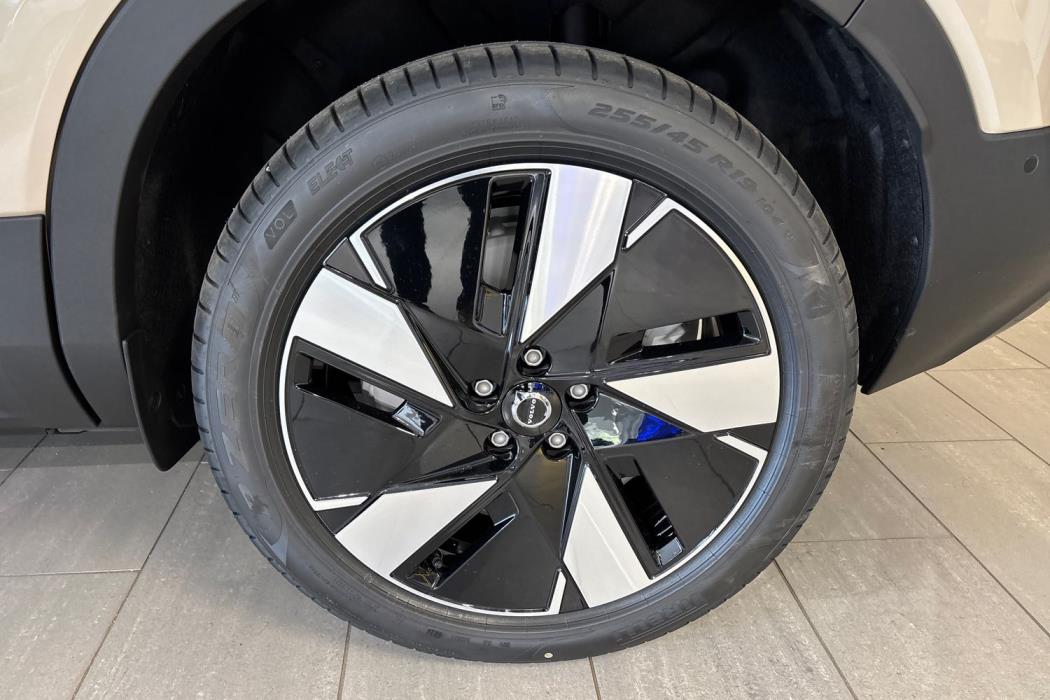 Volvo EX40 2026