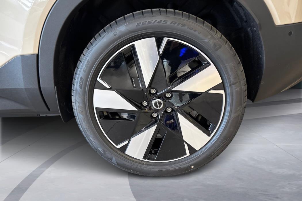 Volvo EX40 2026