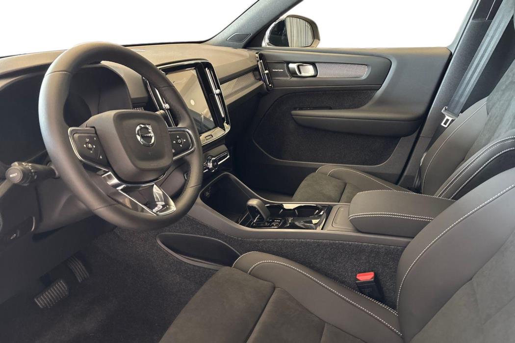 Volvo EX40 2026