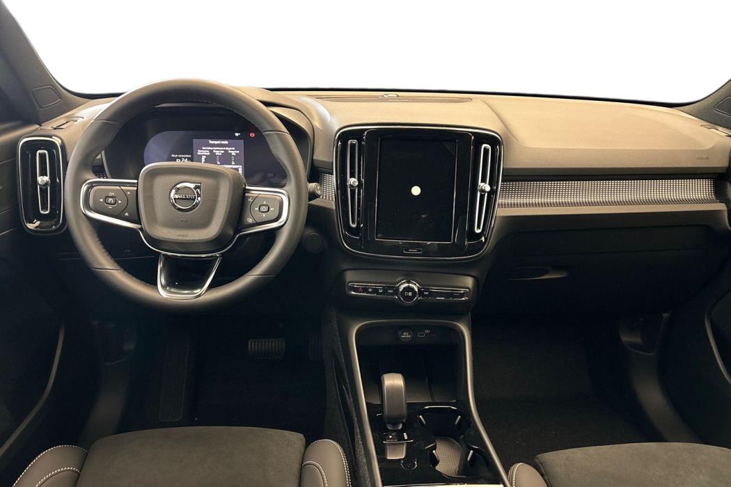 Volvo EX40 2026