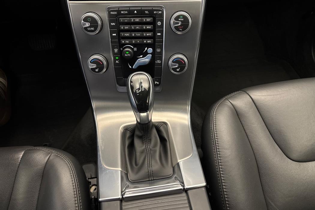 VOLVO V60 2015