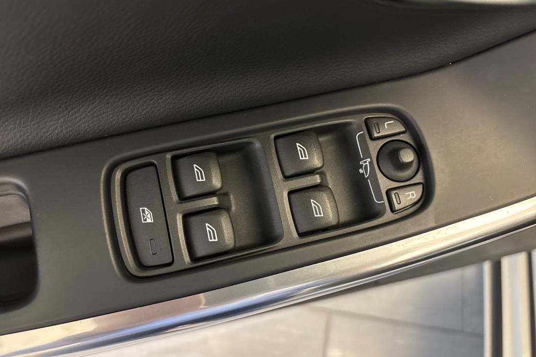 VOLVO V60 2015