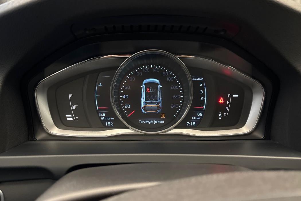 VOLVO V60 2015
